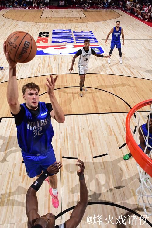 弗拉格左手突破上篮打进,首节已经7中5拿到14分2篮板2助攻 弗拉格左手突破上篮打进,首节已经7中5拿到14分2篮板2助攻